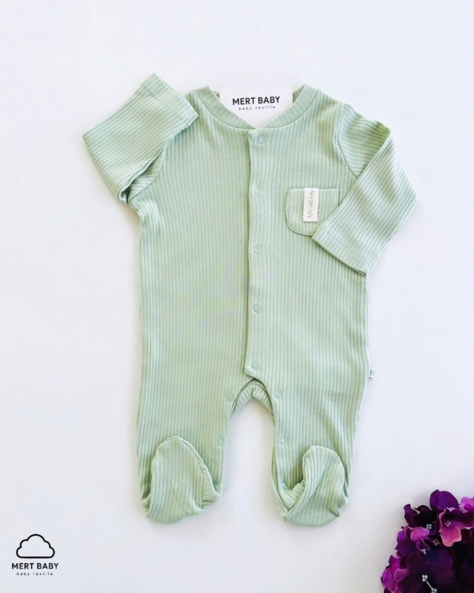 Picture of Green corduroy overalls (3-6 months).